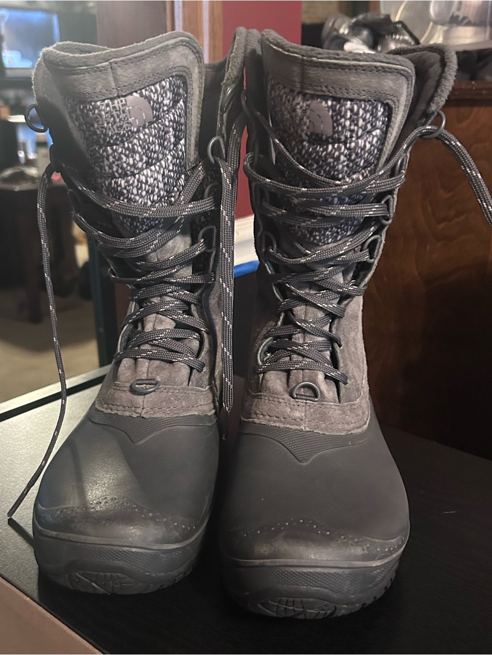 Women’s size 8.5 The North Face Women's Insulated Lace-Up Winter Boots - Gray